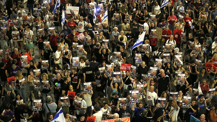 İsrailliler esir takası anlaşması ve Netanyahu'nun istifası talebiyle bir kez daha meydanlara indi