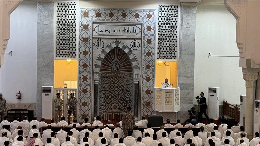 خطيب عرفة: أهل فلسطين في "أذى عدو سفك الدماء ومنع احتياجاتهم"