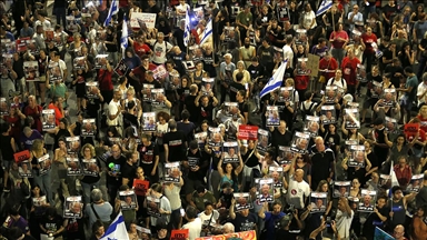 İsrailliler esir takası anlaşması ve Netanyahu'nun istifası talebiyle bir kez daha meydanlara indi