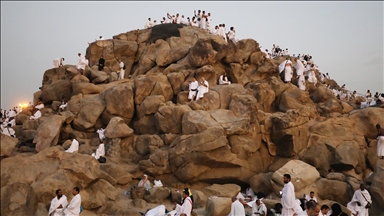 Muslim pilgrims continue spiritual journey with visit to Mount Arafat