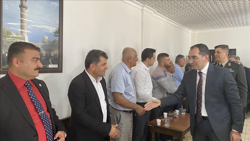 Mardin'de farklı dine mensup vatandaşlar bayramlaşma programında buluştu