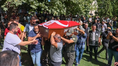 İzmir'de yangın bölgesinden dönen arazöz devrildi, operatör hayatını kaybetti