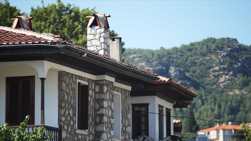 Menteşe "Muğla bacalı" evleri ve tarihi yapılarıyla turist çekiyor