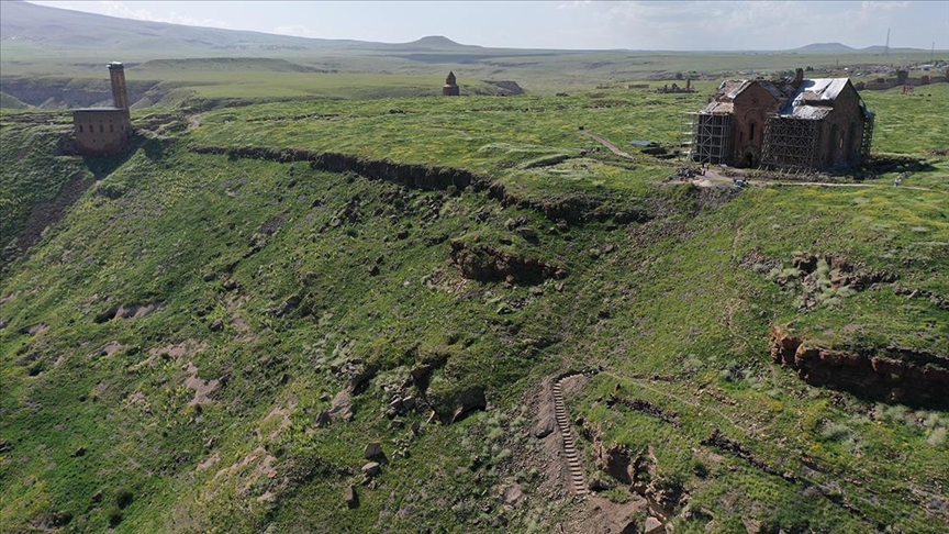 Anadolu'daki ilk kaya mescit olduğu değerlendirilen mağara turizme kazandırılıyor 