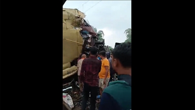 Hindistan'da iki trenin çarpışması sonucu 8 kişi hayatını kaybetti