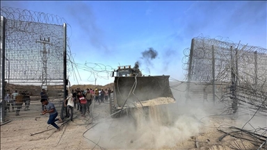إسرائيل.. نجل نتنياهو يتهم الجيش والشاباك بـ"الخيانة" في 7 أكتوبر