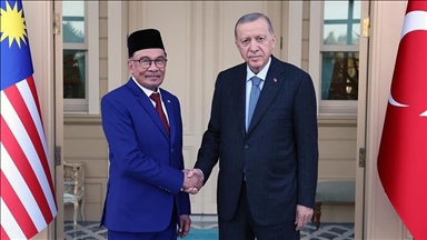 أردوغان يتبادل تهاني العيد مع رئيس الوزراء الماليزي