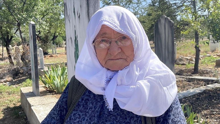 Oğlunun 25 yıl sonra "şehit" sayılması üzerine mahalleliye yemek ikram etti