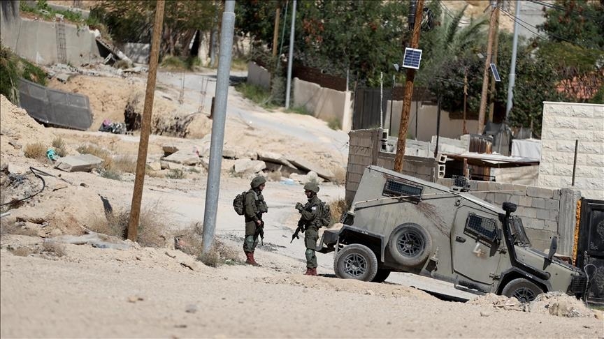 Israeli army raids several areas across West Bank to arrest Palestinians