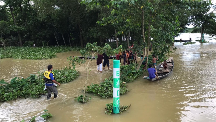 Landslides kill 9 in Bangladeshi refugee camps