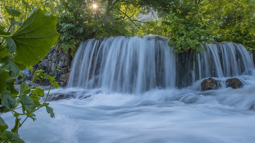 Doğa harikası Munzur Gözeleri'nde turizm hareketliliği başladı