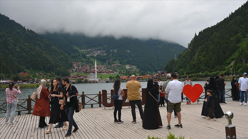 Uzungöl bayramda turistlerin gözde mekanları arasında yerini aldı