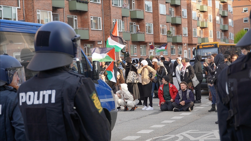 Copenhagen police detain, charge pro-Palestinian protesters for blocking enterance to parliament