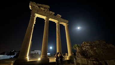 "Medeniyetler beşiği" Antalya'nın ören yerleri ziyaretçilerini yıldızlar eşliğinde ağırlıyor