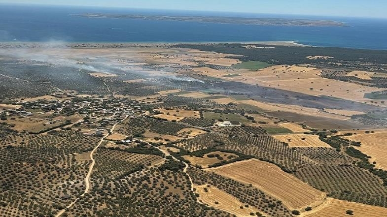 Çanakkale'de tarım arazisinden bozuk orman alanına sıçrayan yangın kontrol altına alındı