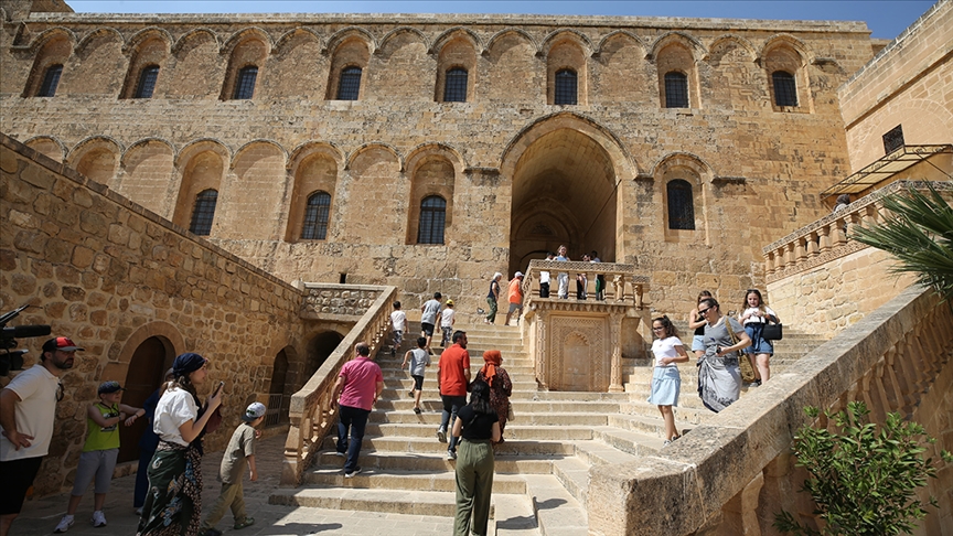 Tarihi kent Mardin bayram tatilini dolu dolu geçirdi