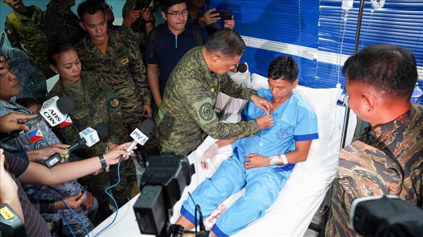 Philippine soldiers clash with Chinese coast guard in South China Sea