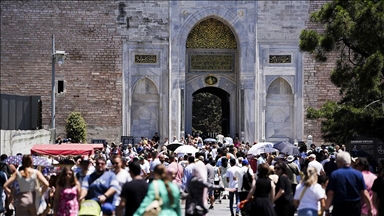 İstanbul'da bayram tatilinde tarihi mekanlarda ziyaretçi yoğunluğu oluştu