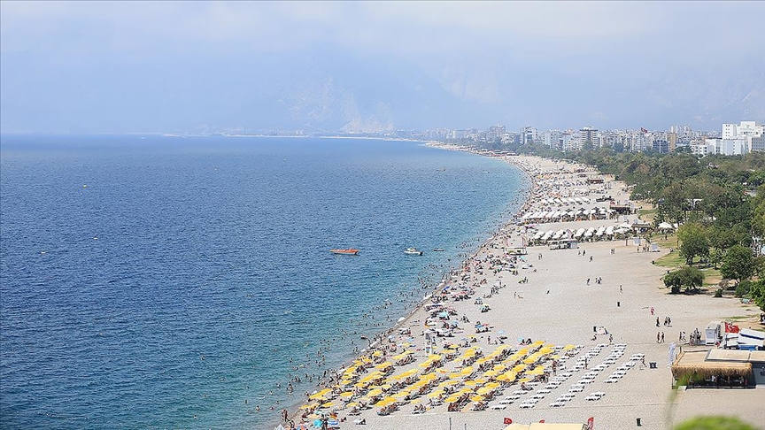 Antalya'da sıcak hava ve nem etkili oluyor