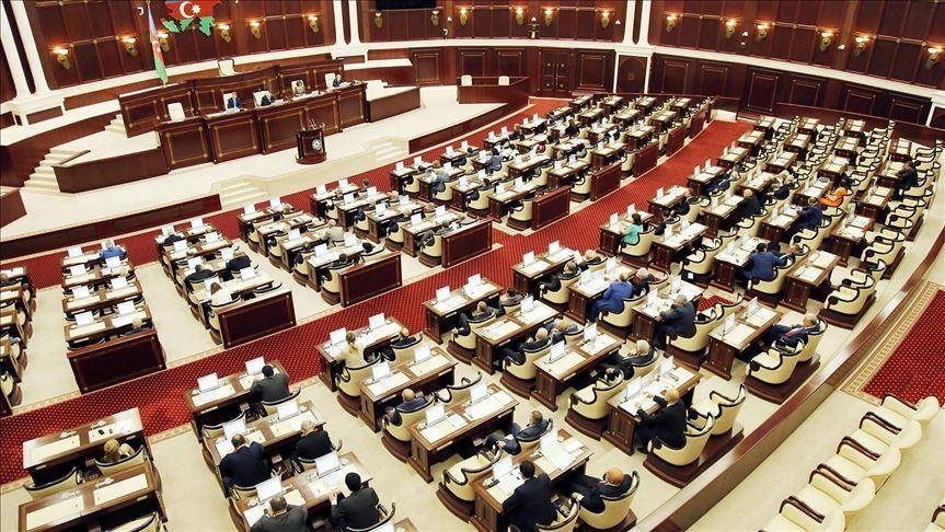 Парламент Азербайджана обратился к президенту с предложением провести досрочные выборы