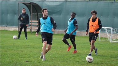 Yeni sezon mesaisine başlayacak Hatayspor'da orta saha ve hücuma takviye planı