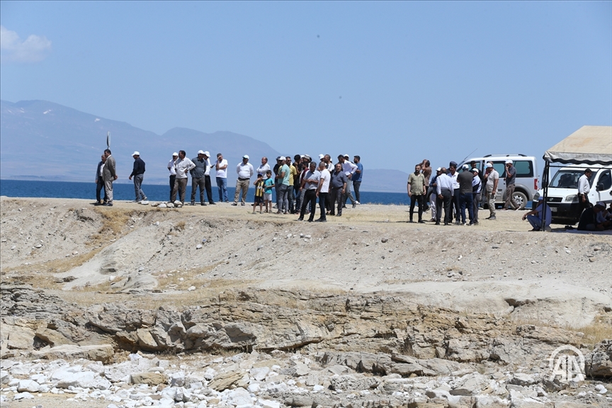 Xebatên ji bo dîtina ciwanê ku di Gola Wanê da wenda bû di roja sisêyan da didome