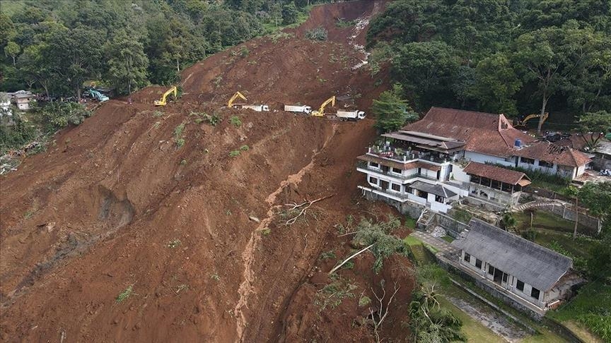 Landslides kill 6 in southeastern China