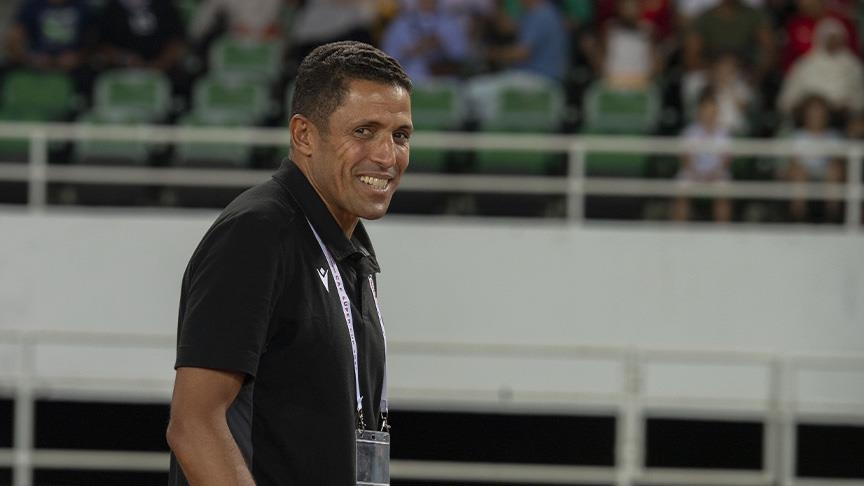 قدم.. الاتحاد الأردني يعلن رحيل المغربي عموتة عن تدريب المنتخب