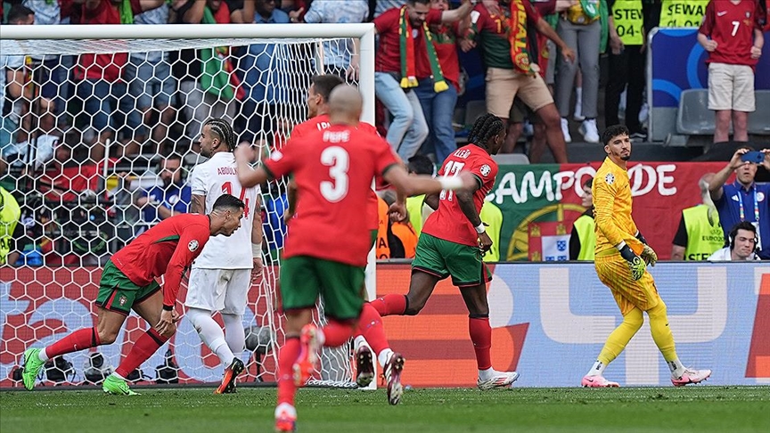 A Milli Futbol Takımı'nın tur şansı son maça kaldı