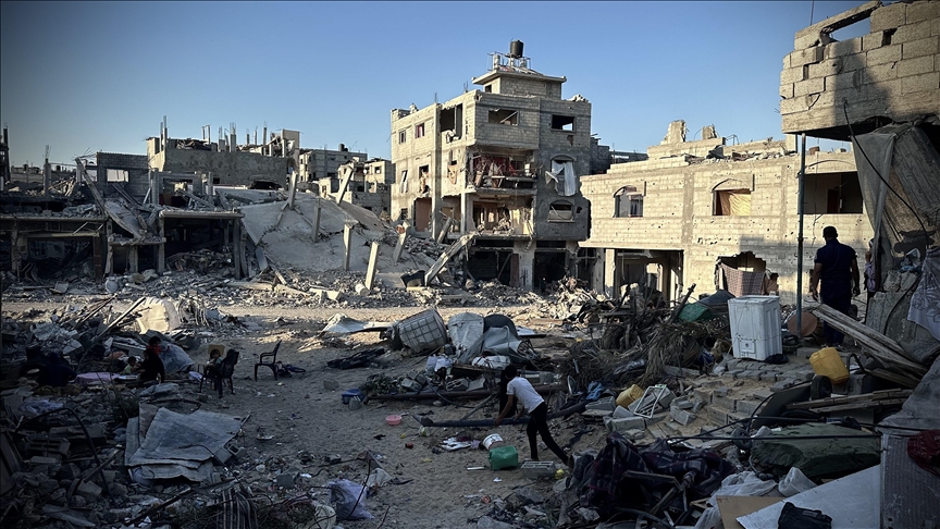 İsrail, Gazze kent merkezi ile Refah'ta yüzlerce konutun bulunduğu alanı havaya uçurdu