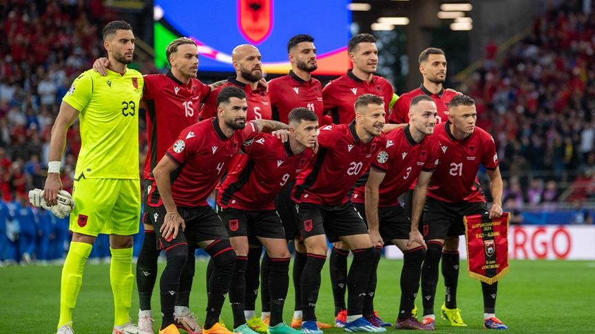 قدم.. "يويفا" يعاقب مهاجم ألبانيا بالإيقاف مباراتين
