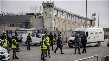 İsrail, hapishanelerde yer kalmadığı için 20 Filistinli aktivistin gözaltı operasyonunu iptal etti