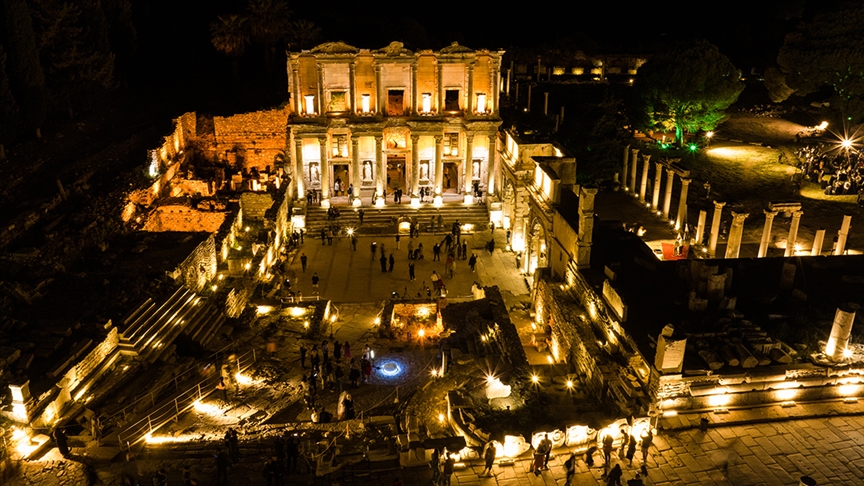 Bayram tatilinde 1 milyon 111 bin 957 kişi müze ve ören yerlerini ziyaret etti