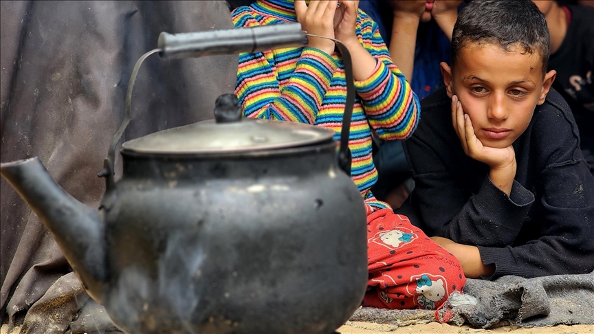 "حكومة غزة": سوء التعذية يهدد حياة أكثر من مليون طفل بالقطاع