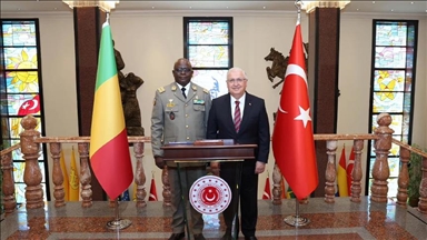 أنقرة.. وزير الدفاع التركي يستقبل قائد القوات البرية في مالي