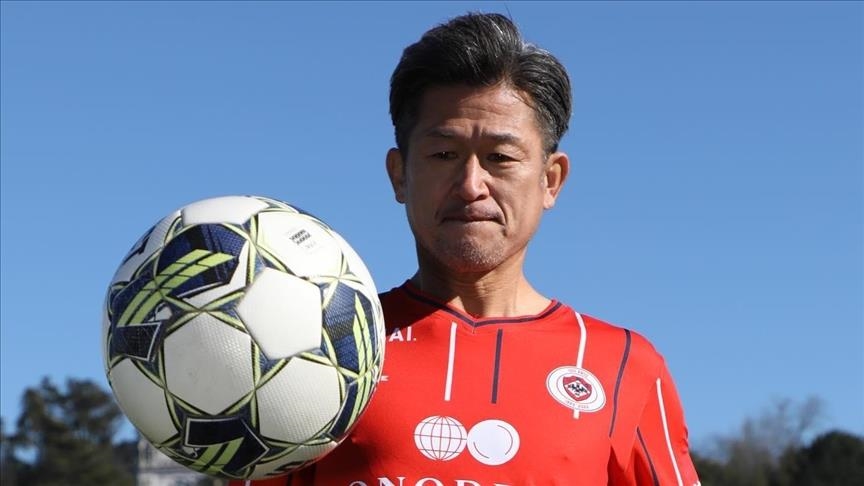 قدم: الياباني ميورا ينضم بعمر 57 عاما إلى نادٍ في بلاده