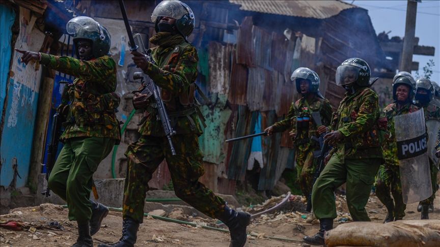 Kenyan police officers arrive in Haiti to help combat gang violence