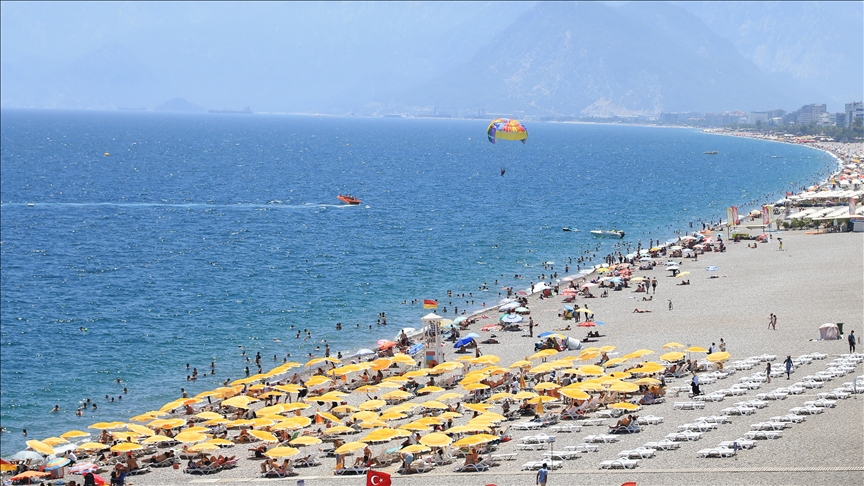 Foreign tourist arrivals to Türkiye surge 14% in May