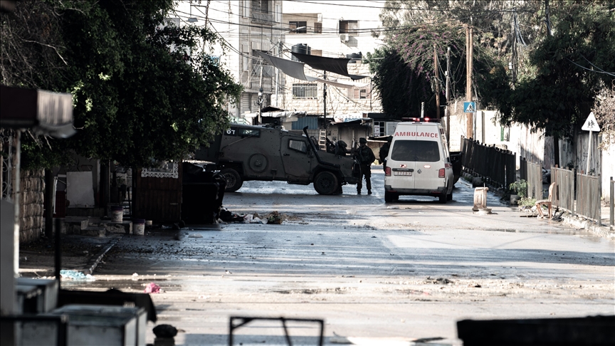 الضفة.. الجيش الإسرائيلي يصيب عاملا فلسطينيا ويعتقله مع آخرين