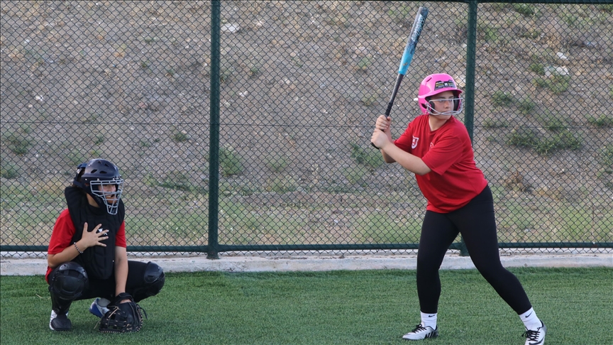 15 Yaş Altı Softbol Kız Milli Takımı'nın ikinci kampı Çankırı'da devam ediyor