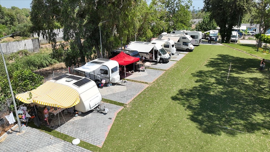 Antalya'da bayram tatili yoğunluğu yaşanan Karavan Park'ta hareketlilik sürüyor