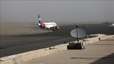 Yemen'deki Husiler, hacıları taşıyan 3 uçağı Sana Havalimanı'nda alıkoydu