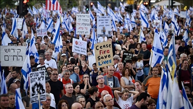 İsrailliler esir takası anlaşması talebiyle Tel Aviv’de yol kapattı