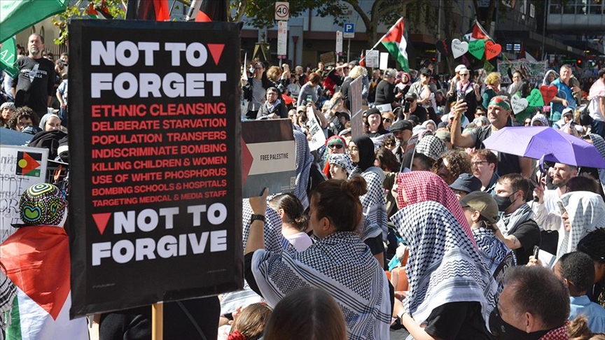 Avustralya'da Melbourne Üniversitesinde Filistin'e destek gösterilerine katılan öğrenciler okuldan atılabilir