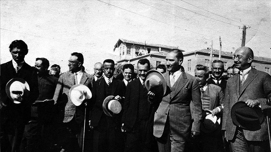 Cumhuriyet için 46 yıl kalem tutan gazeteci: Yunus Nadi Abalıoğlu