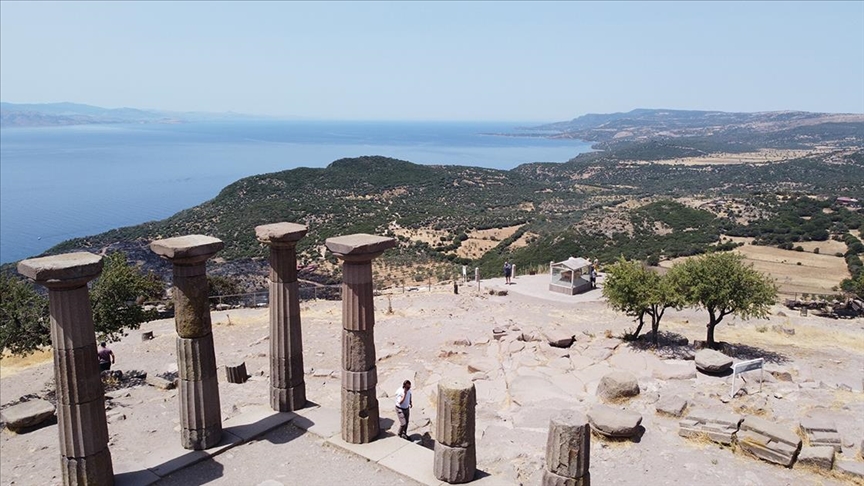 Assos Antik Kenti'nde yangından etkilenen makilik alanda temizlik çalışması yapılacak