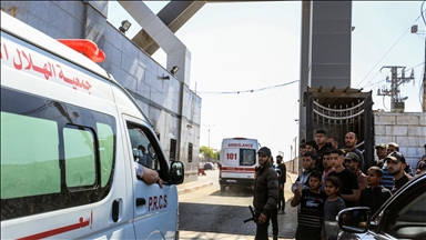 مرضى وجرحى يغادرون غزة عبر "كرم أبو سالم" لتلقي العلاج