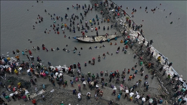 Bangladeş'teki seller nedeniyle en az 1800 kişi kirli su kaynaklı hastalıklara yakalandı