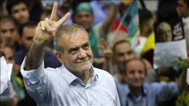 Соцопрос: в президентской гонке в Иране лидирует Масуд Пезешкиан