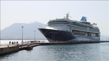 ألانيا التركية تستضيف سفينة سياحية عملاقة 